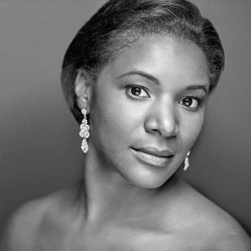 Elizabeth-Llewellyn-Soprano