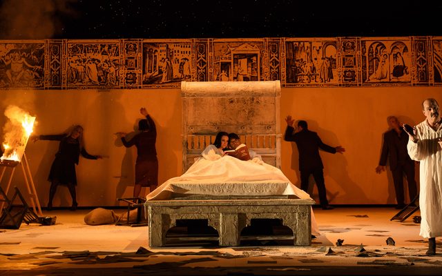 The Company of Gianni Schicchi (2015) © Bill Cooper
