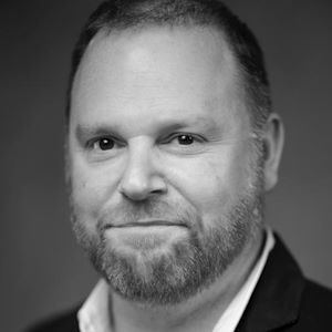 A man with short hair and a beard.