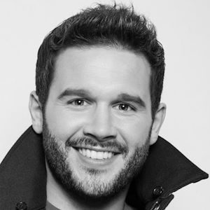 A man with short hair and a beard.