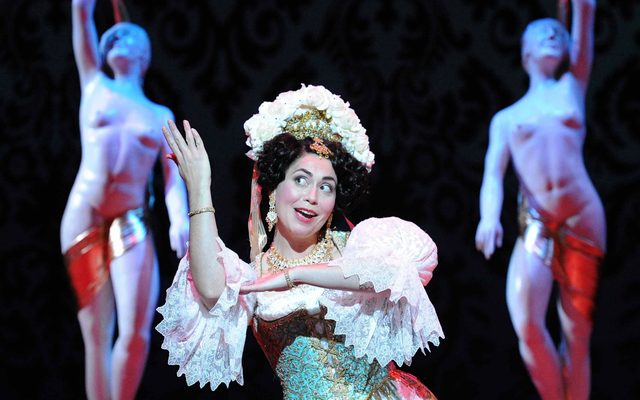 Stephanie Corley as Hanna Glawari in Opera North’s 2010 production of Lehár’s The Merry Widow © Alastair Muir